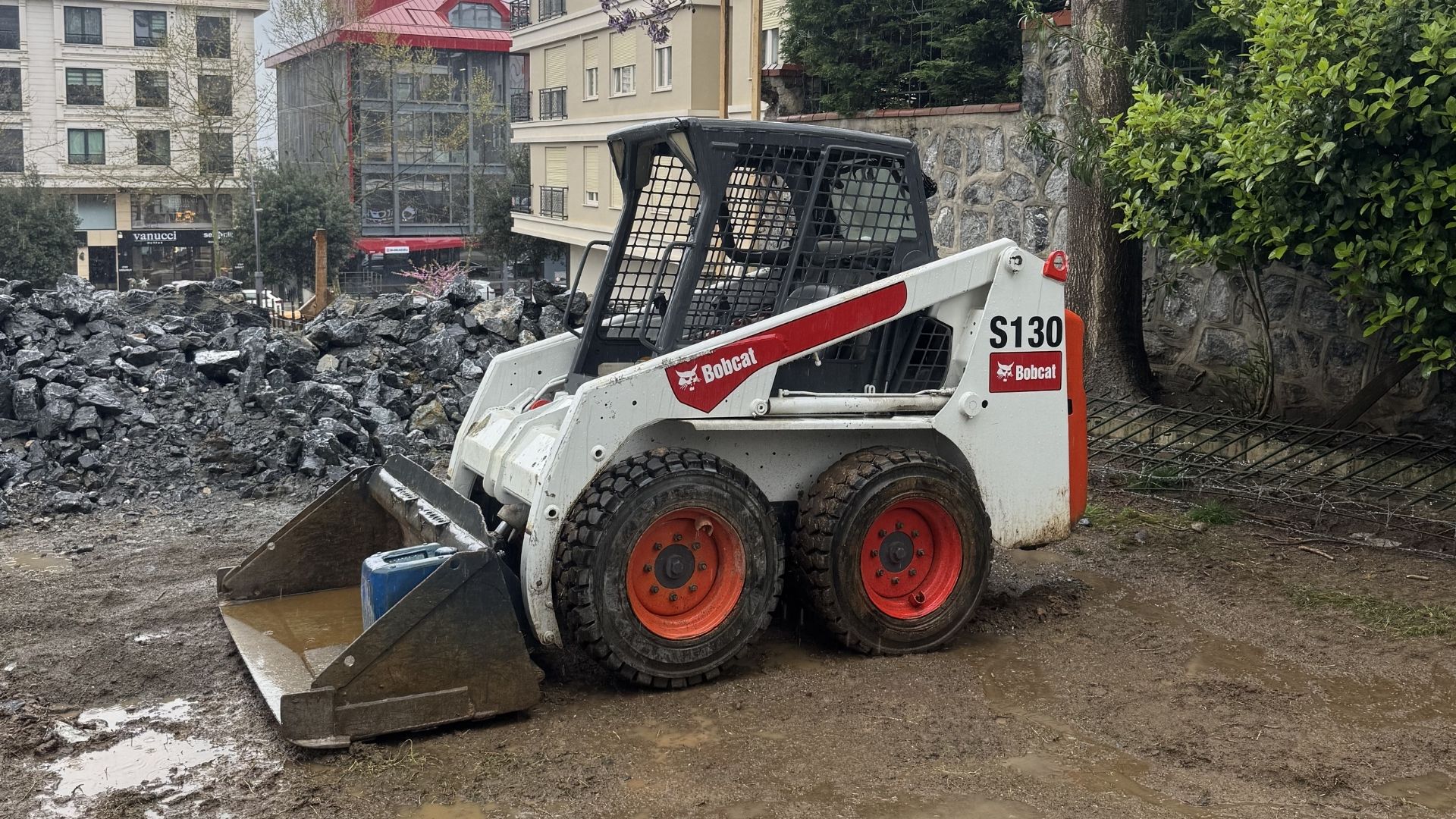 Bobcat ile dolgu ve toprak serme