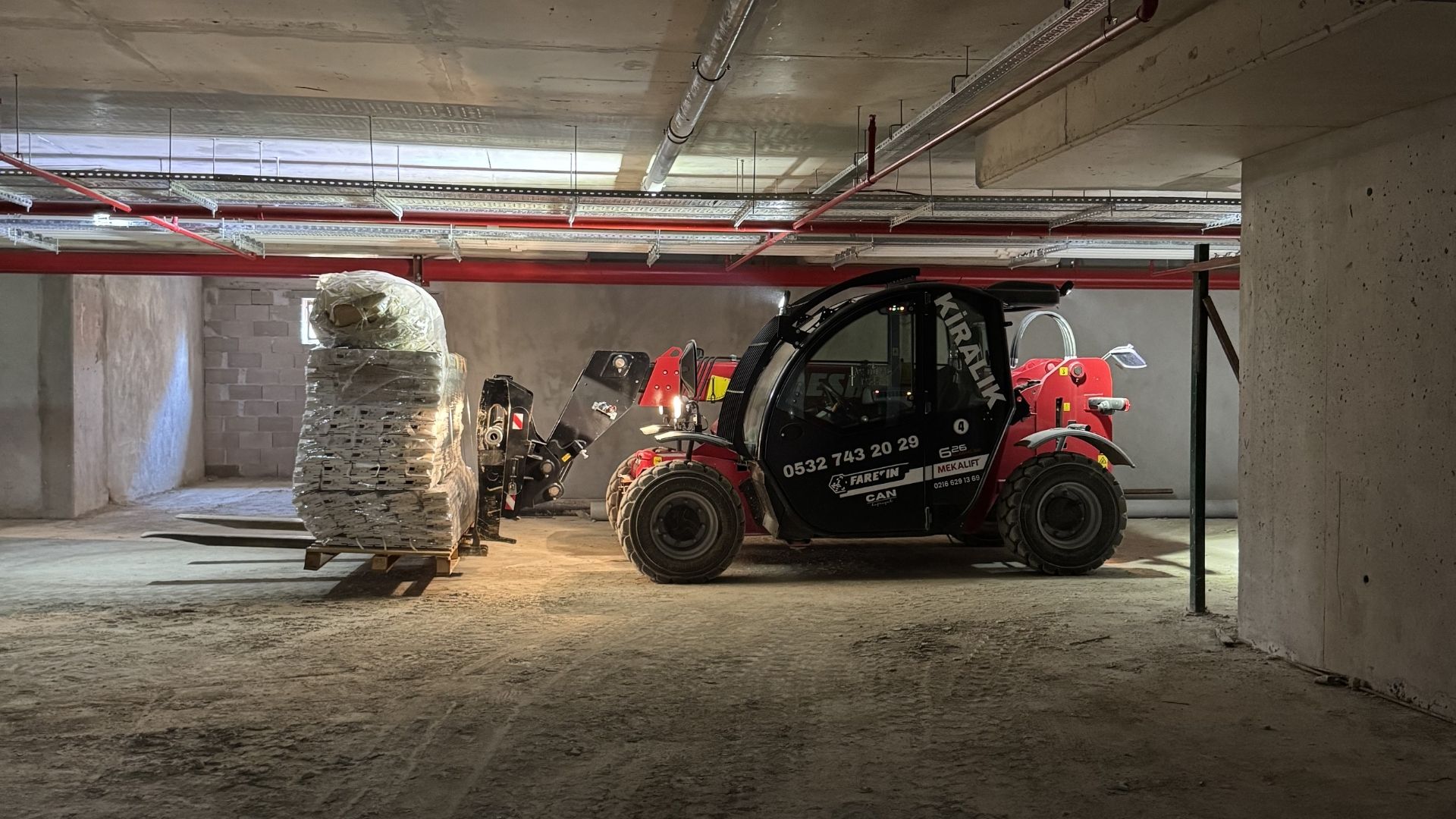 Forklift ile palet taşıma