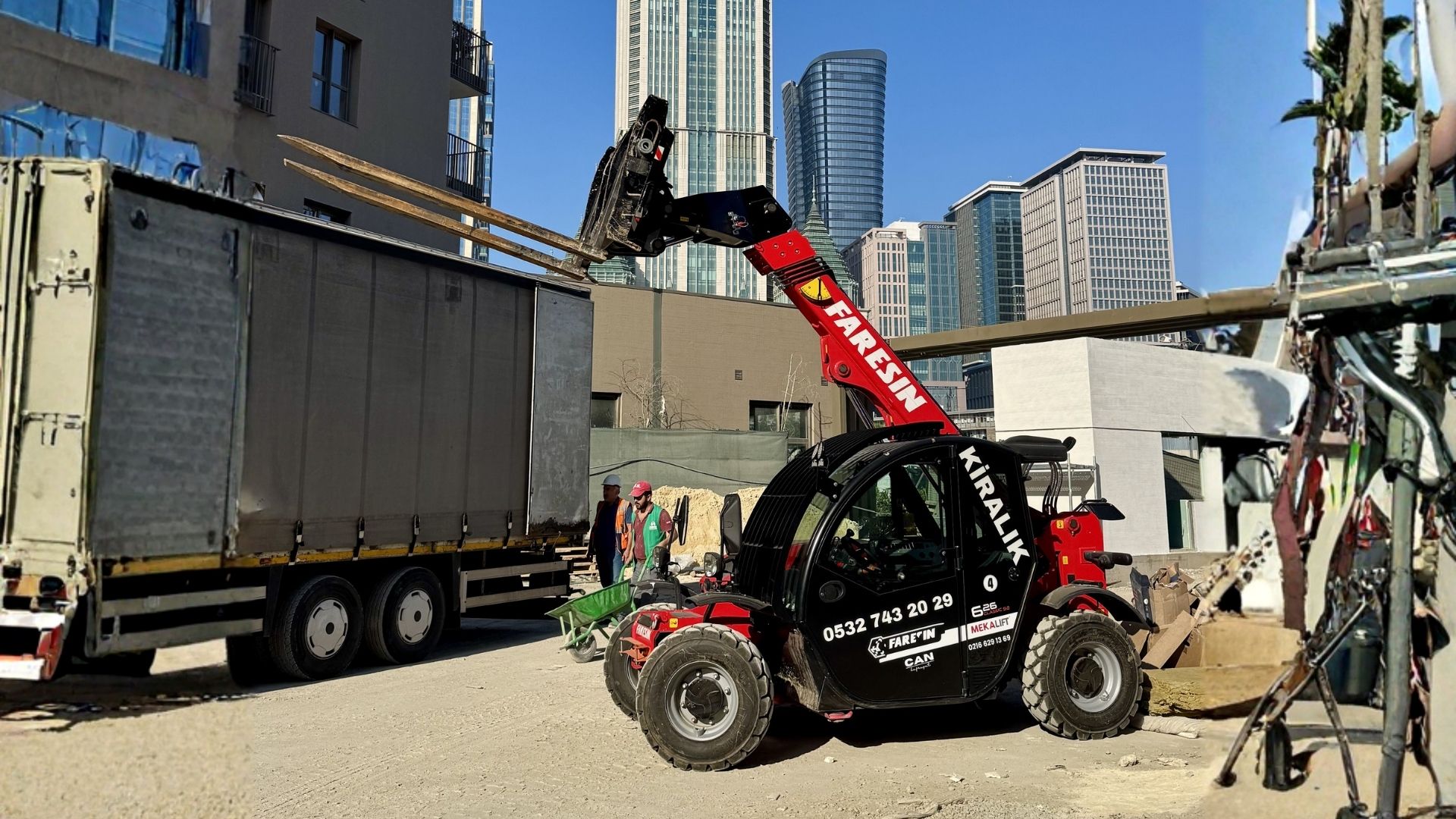 Tahsincan forklift ile yükleme işi